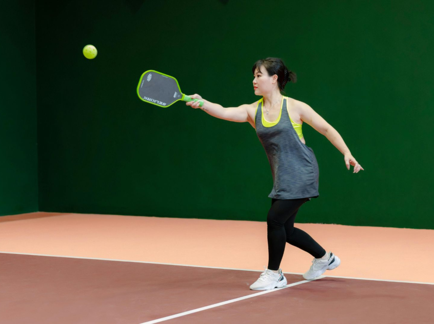 expert guide to best indoor court shoes for pickleball